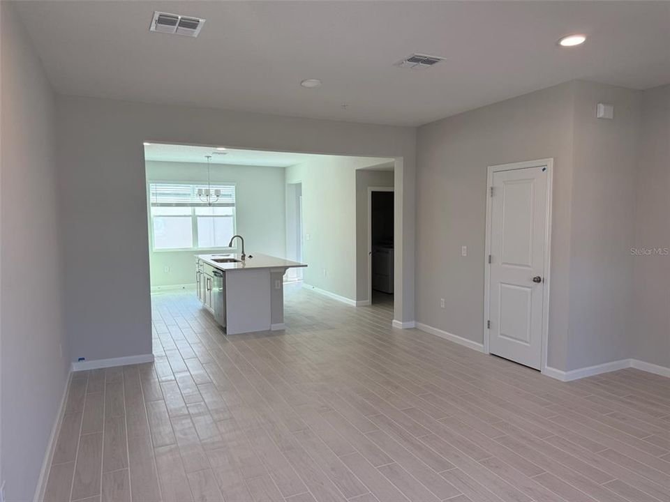 出租: $2,450 (3 贝兹, 2 浴室, 1693 平方英尺)