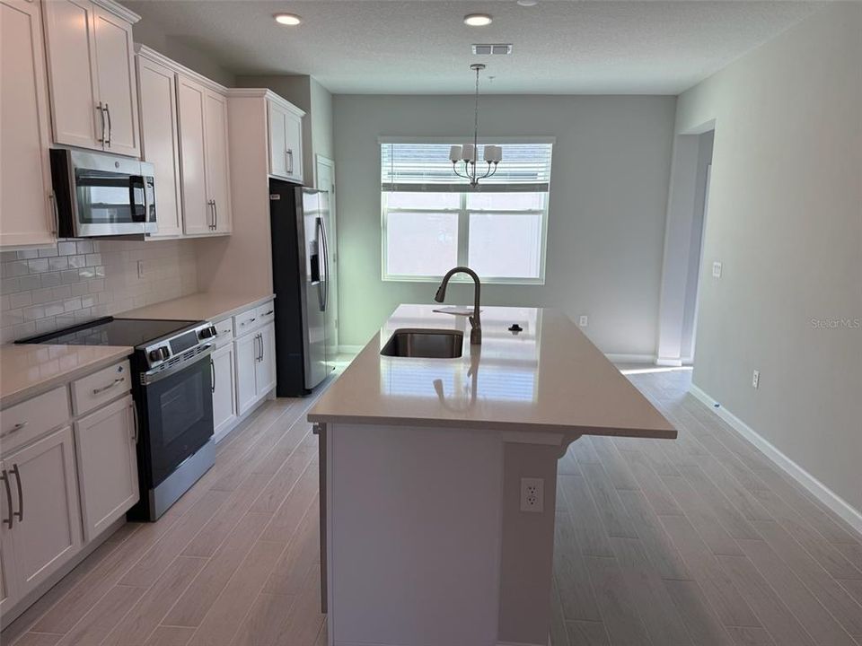 出租: $2,450 (3 贝兹, 2 浴室, 1693 平方英尺)