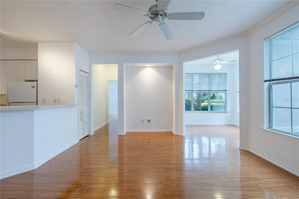 For Sale: $219,900 (2 beds, 2 baths, 1179 Square Feet)