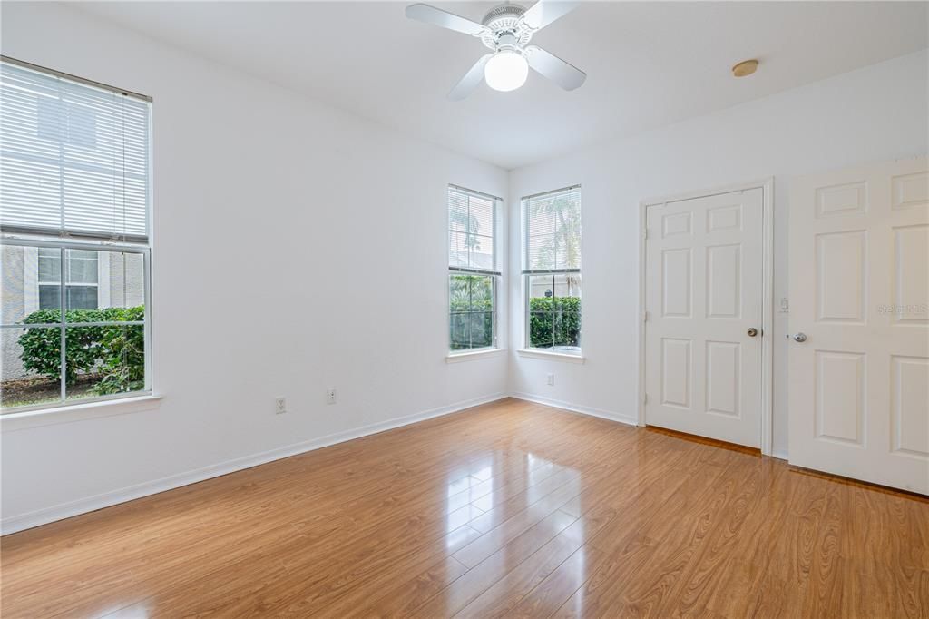 For Sale: $219,900 (2 beds, 2 baths, 1179 Square Feet)