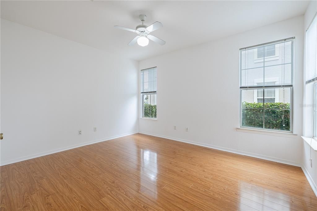 For Sale: $219,900 (2 beds, 2 baths, 1179 Square Feet)