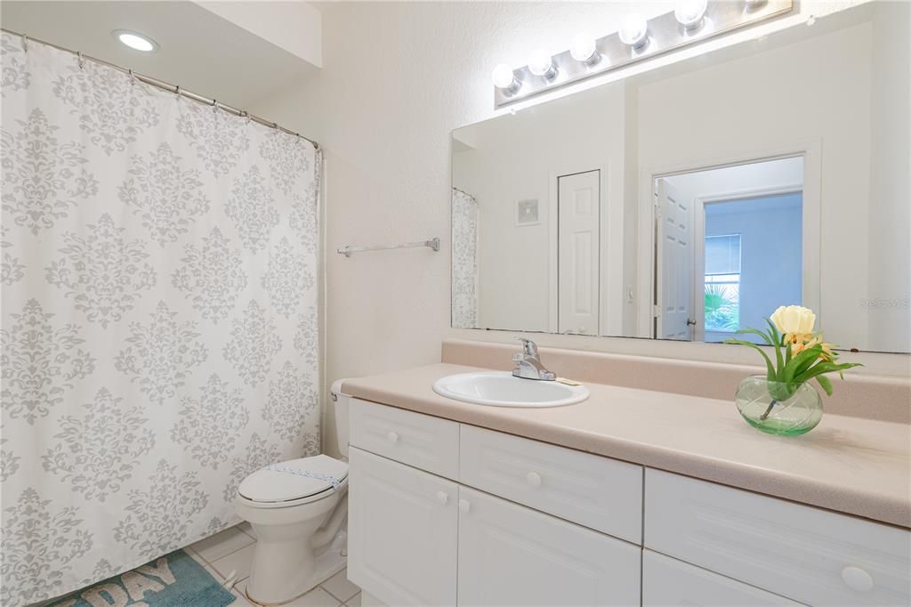 For Sale: $219,900 (2 beds, 2 baths, 1179 Square Feet)