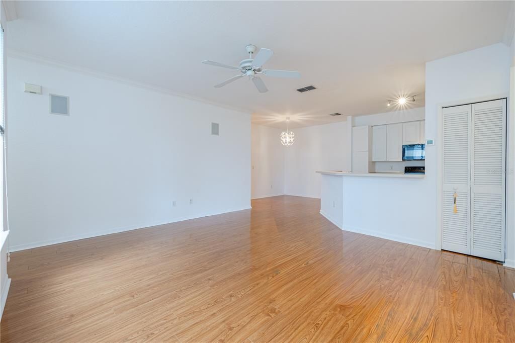 For Sale: $219,900 (2 beds, 2 baths, 1179 Square Feet)