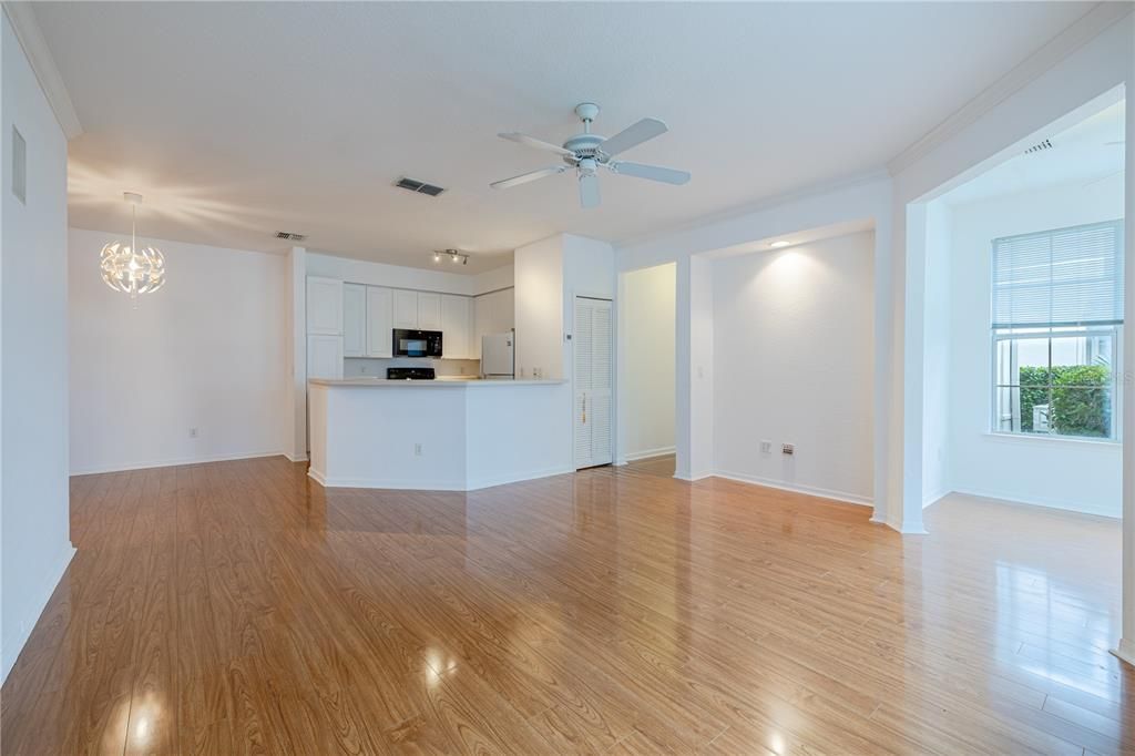 For Sale: $219,900 (2 beds, 2 baths, 1179 Square Feet)