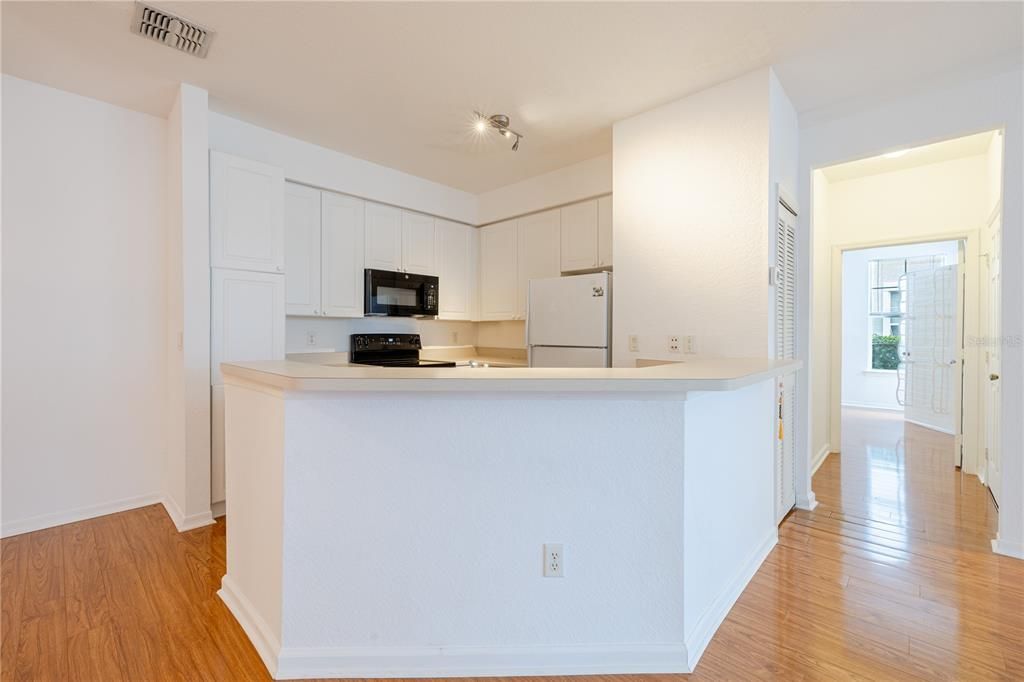 For Sale: $219,900 (2 beds, 2 baths, 1179 Square Feet)