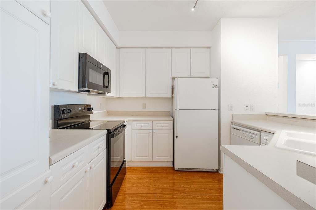 For Sale: $219,900 (2 beds, 2 baths, 1179 Square Feet)
