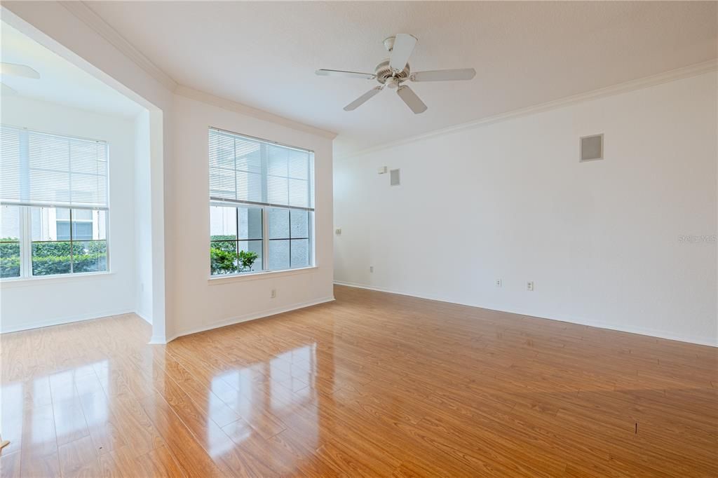 For Sale: $219,900 (2 beds, 2 baths, 1179 Square Feet)