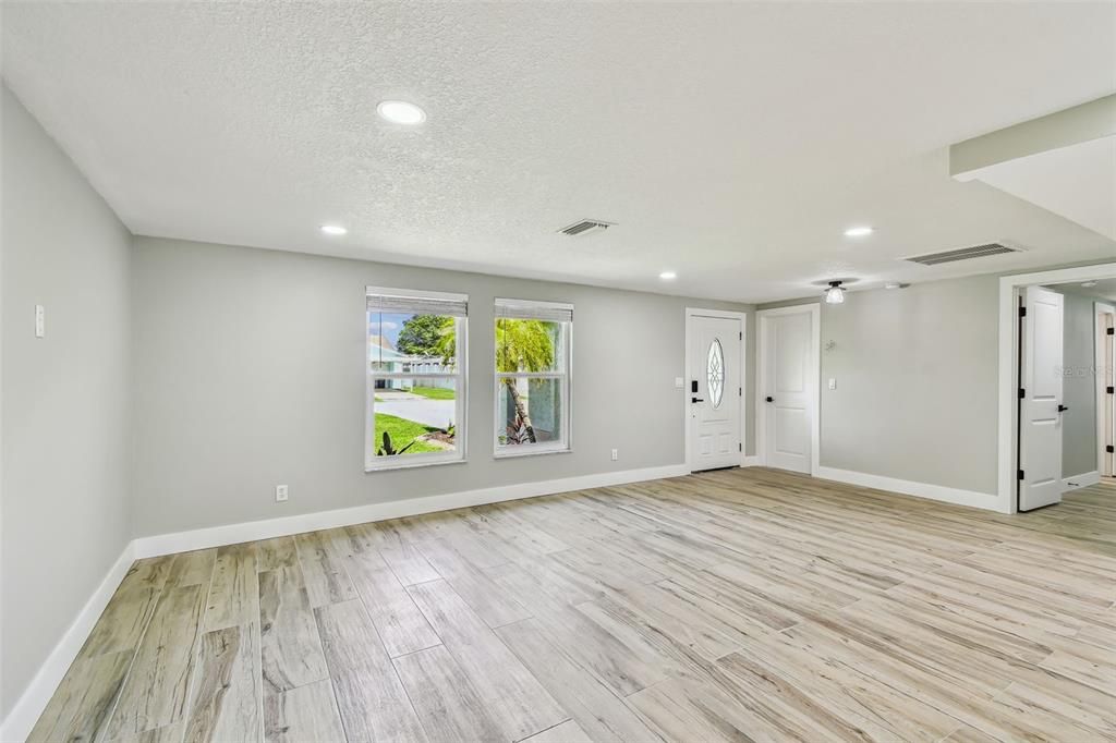 出租: $2,295 (3 贝兹, 2 浴室, 1704 平方英尺)