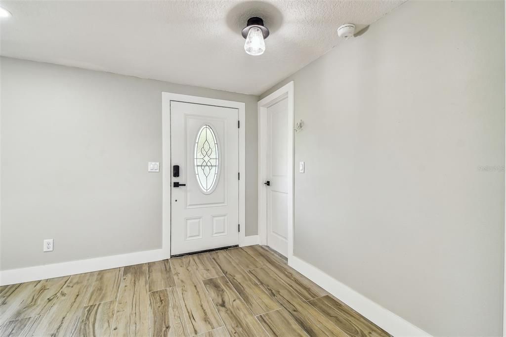 出租: $2,295 (3 贝兹, 2 浴室, 1704 平方英尺)