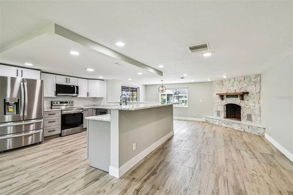 出租: $2,295 (3 贝兹, 2 浴室, 1704 平方英尺)