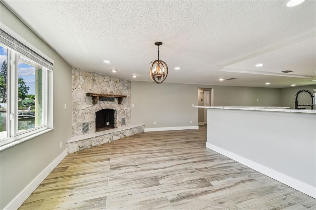 出租: $2,295 (3 贝兹, 2 浴室, 1704 平方英尺)