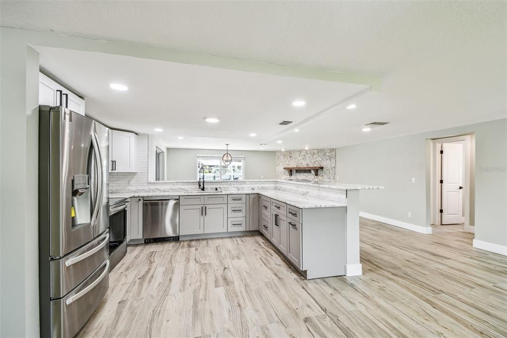 出租: $2,295 (3 贝兹, 2 浴室, 1704 平方英尺)