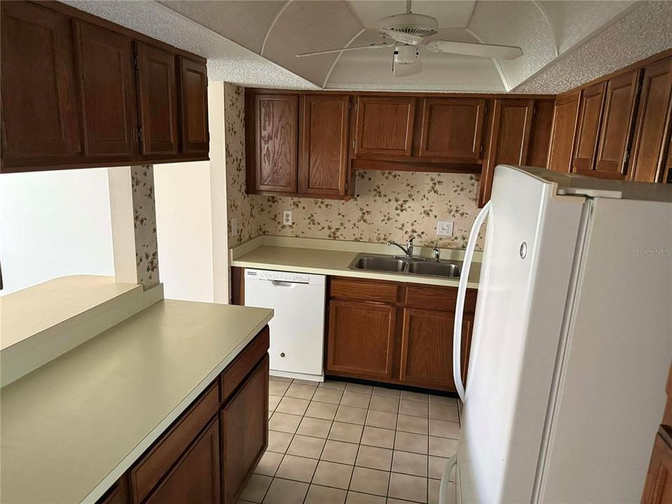 待售: $229,000 (2 贝兹, 2 浴室, 1177 平方英尺)