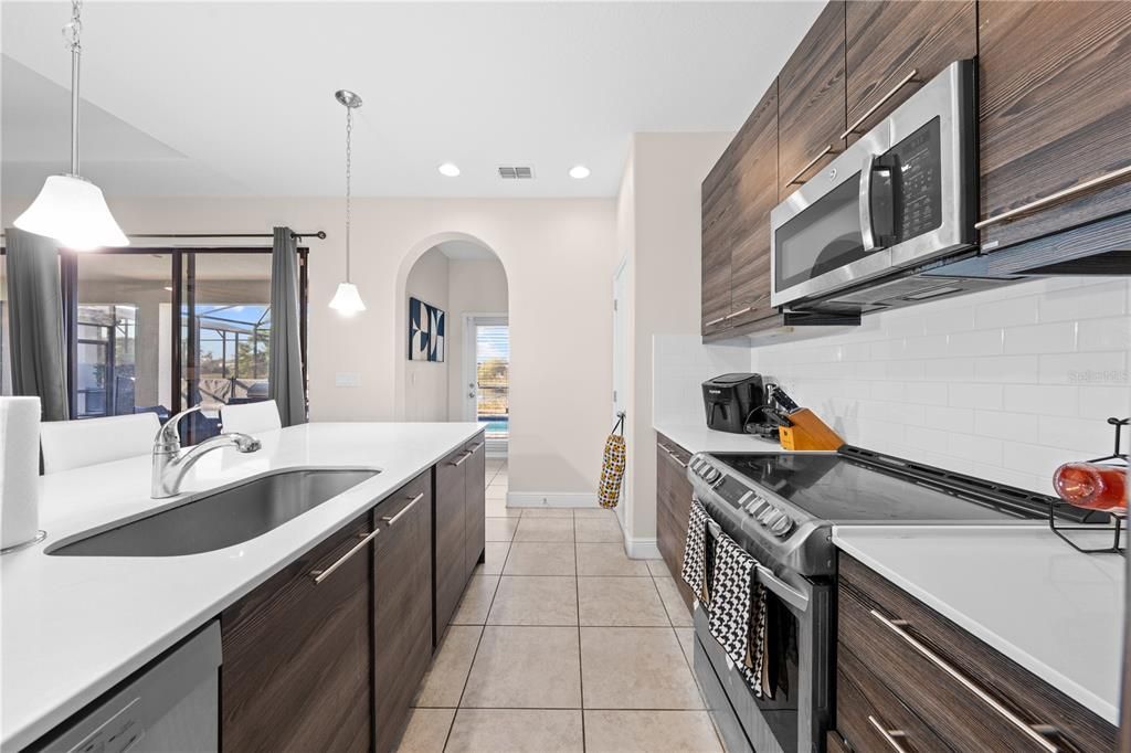 For Sale: $440,000 (4 beds, 4 baths, 2537 Square Feet)