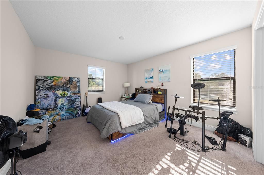 For Sale: $440,000 (4 beds, 4 baths, 2537 Square Feet)