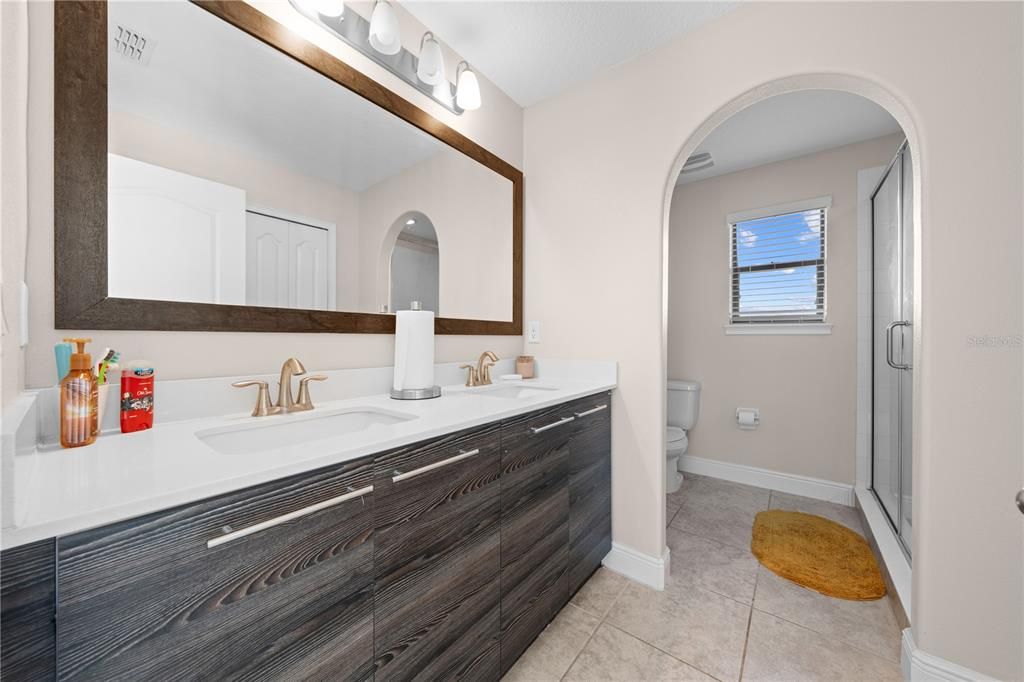 For Sale: $440,000 (4 beds, 4 baths, 2537 Square Feet)