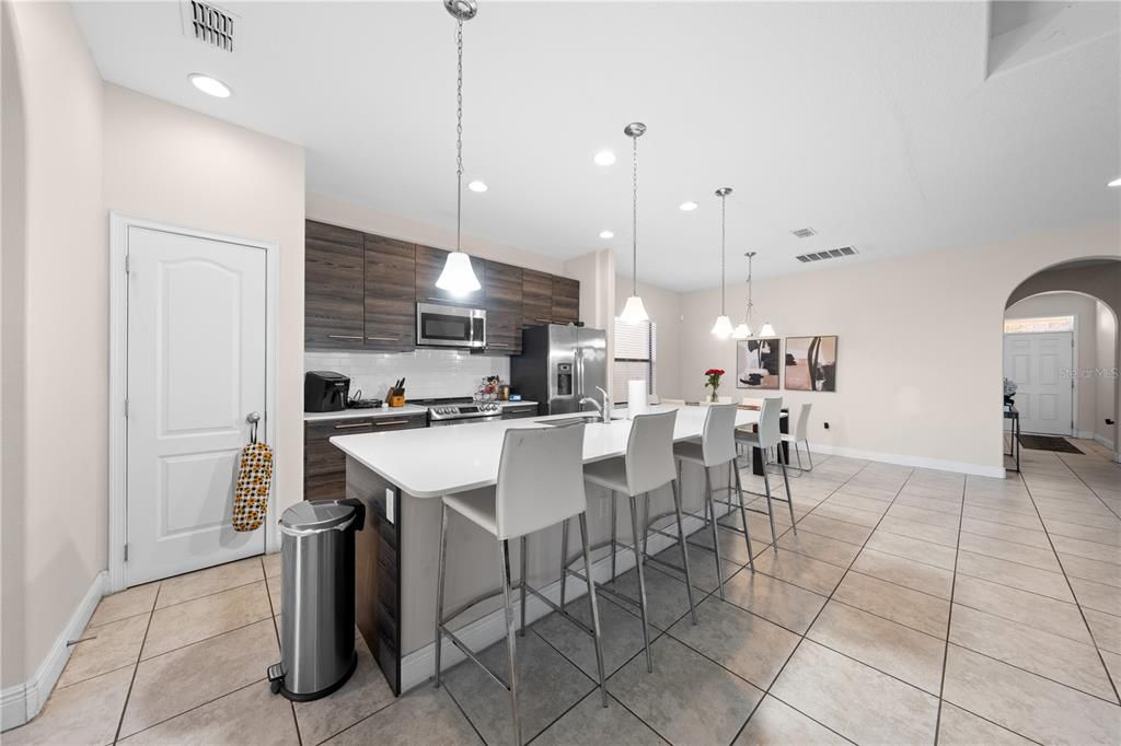 For Sale: $440,000 (4 beds, 4 baths, 2537 Square Feet)