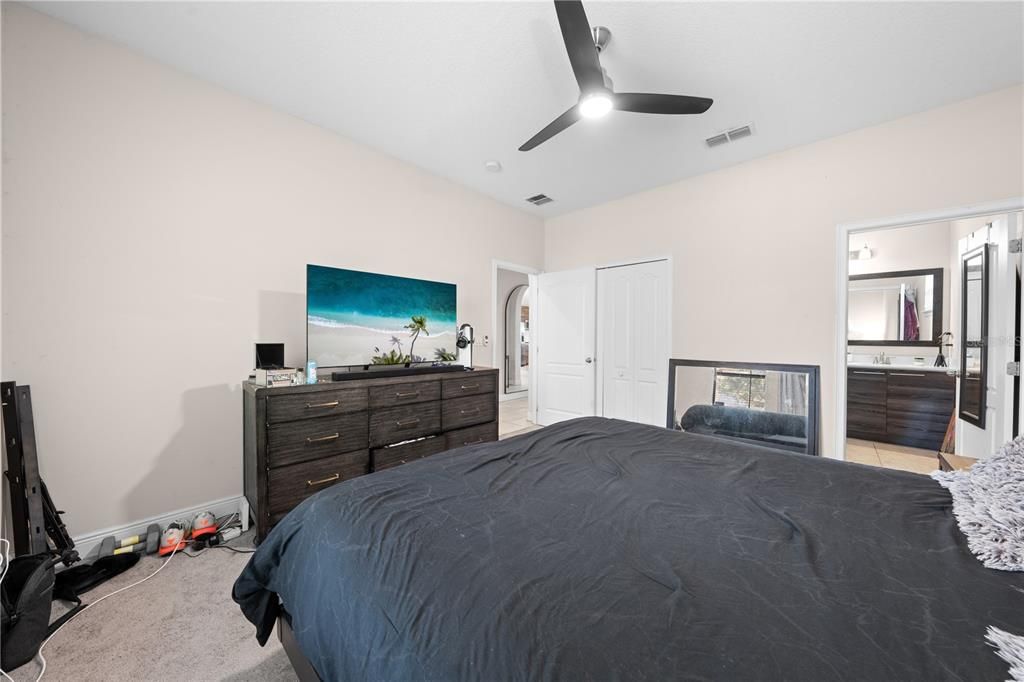 For Sale: $440,000 (4 beds, 4 baths, 2537 Square Feet)