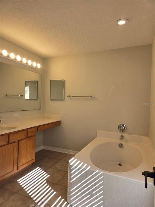 待售: $474,900 (4 贝兹, 2 浴室, 2392 平方英尺)