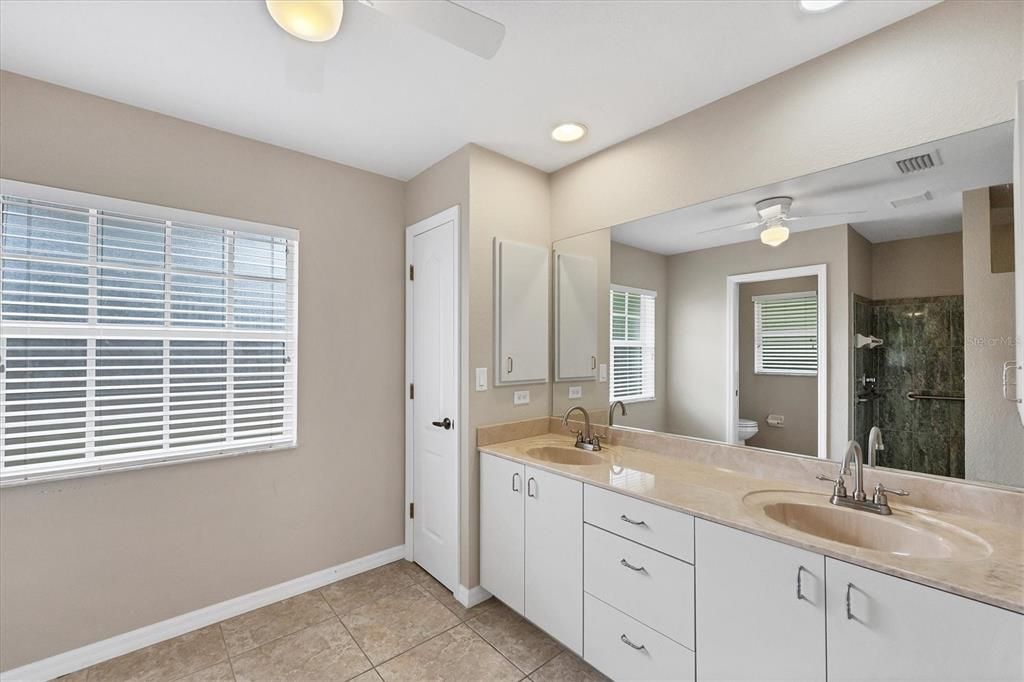 待售: $279,000 (3 贝兹, 2 浴室, 1706 平方英尺)