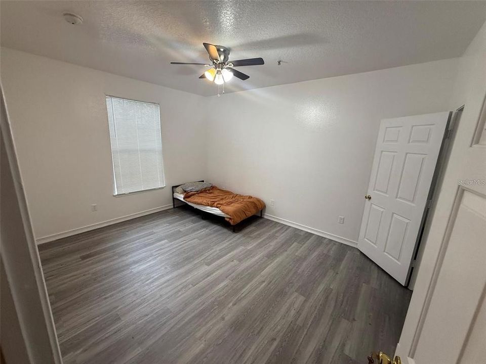 На продажу: $224,990 (2 спален, 2 ванн, 1041 Квадратных фут)