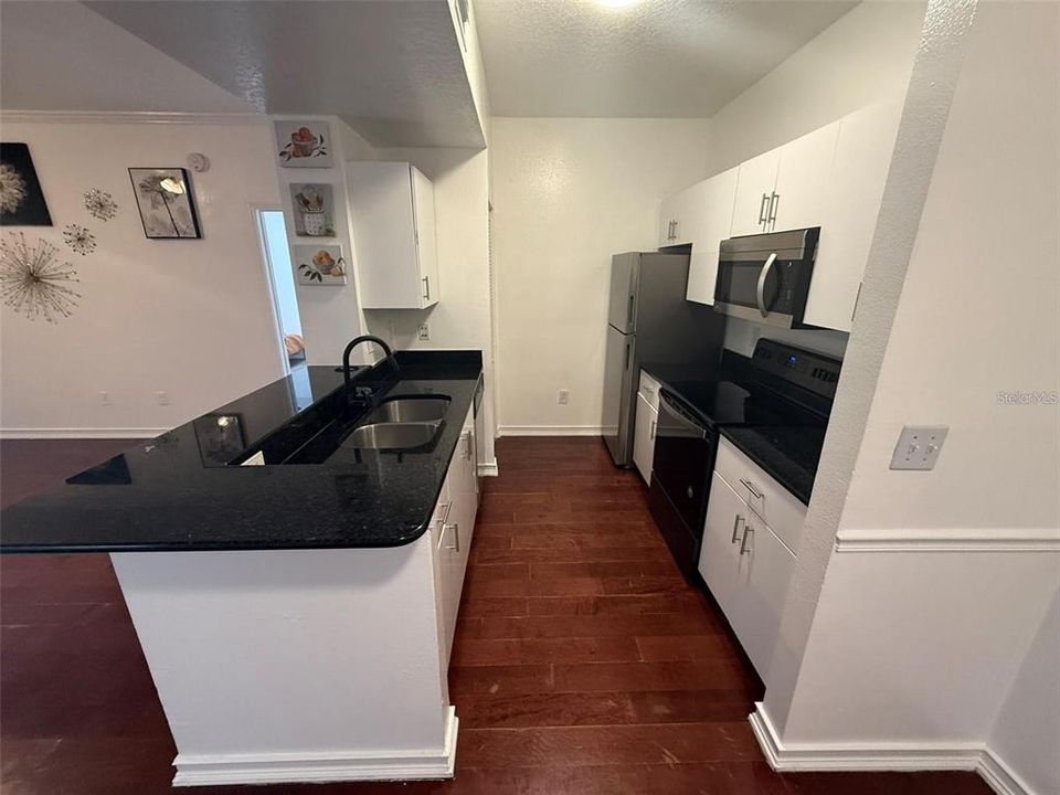 На продажу: $224,990 (2 спален, 2 ванн, 1041 Квадратных фут)