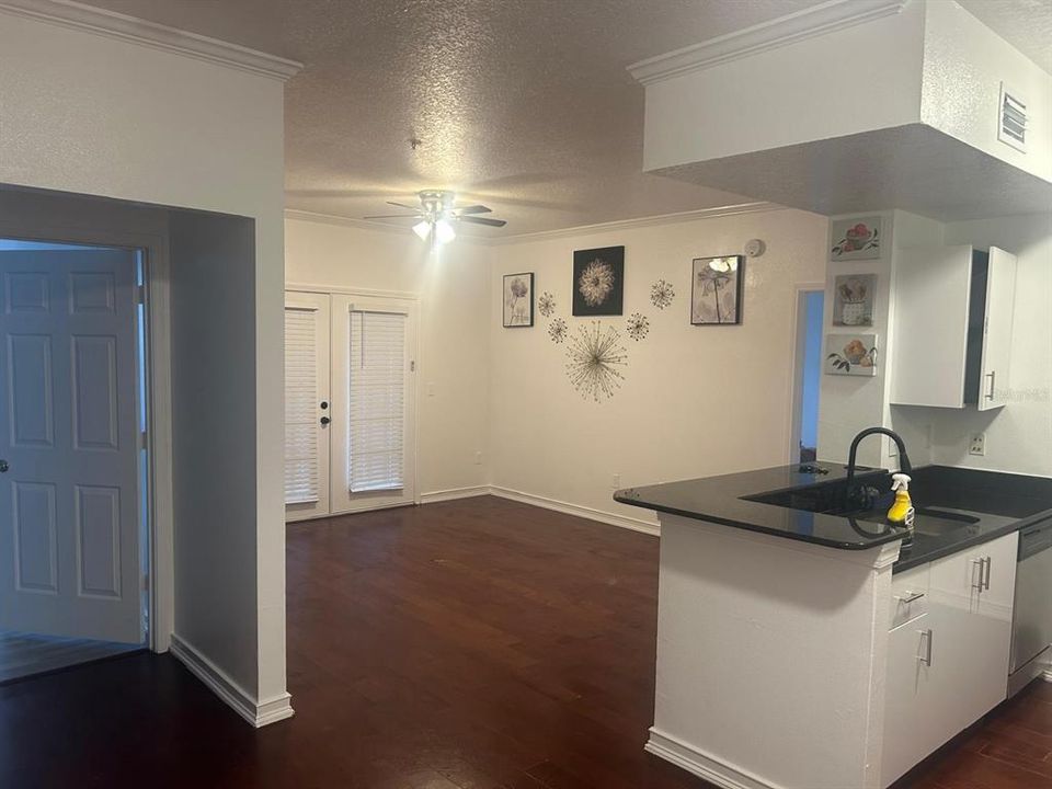 На продажу: $224,990 (2 спален, 2 ванн, 1041 Квадратных фут)