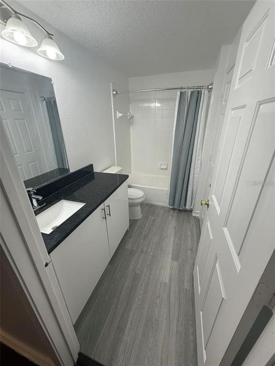 На продажу: $224,990 (2 спален, 2 ванн, 1041 Квадратных фут)