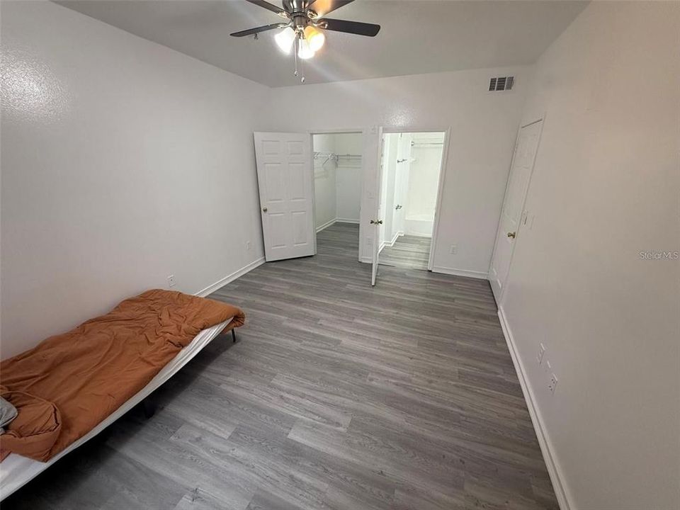 На продажу: $224,990 (2 спален, 2 ванн, 1041 Квадратных фут)