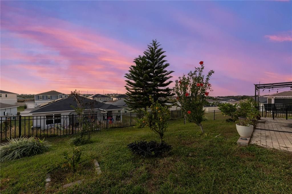 待售: $399,900 (4 贝兹, 2 浴室, 1989 平方英尺)