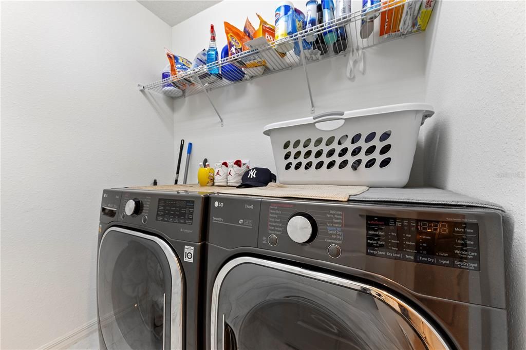 待售: $399,900 (4 贝兹, 2 浴室, 1989 平方英尺)