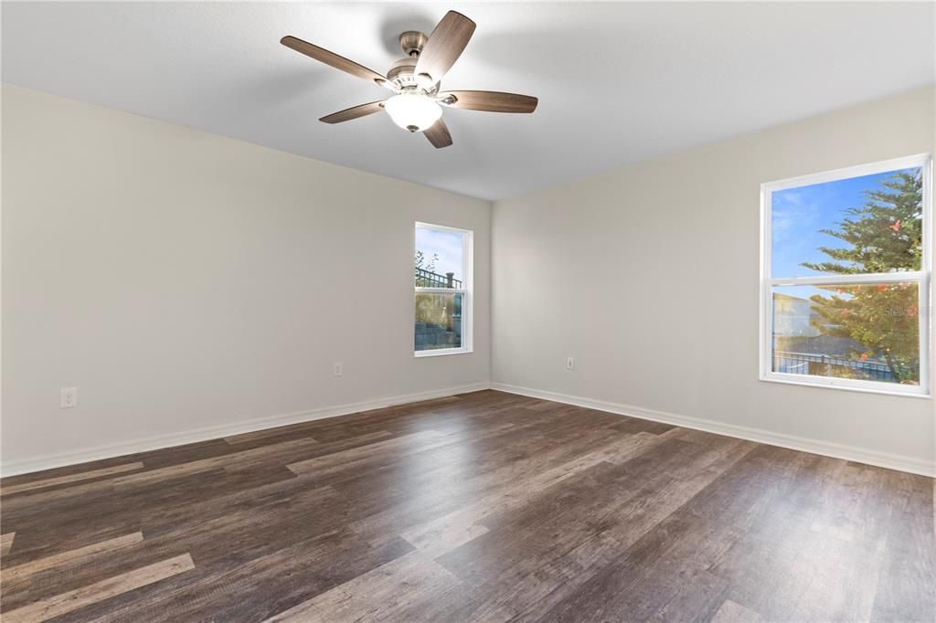 待售: $399,900 (4 贝兹, 2 浴室, 1989 平方英尺)