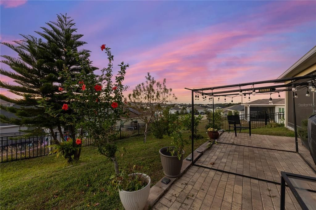 待售: $399,900 (4 贝兹, 2 浴室, 1989 平方英尺)