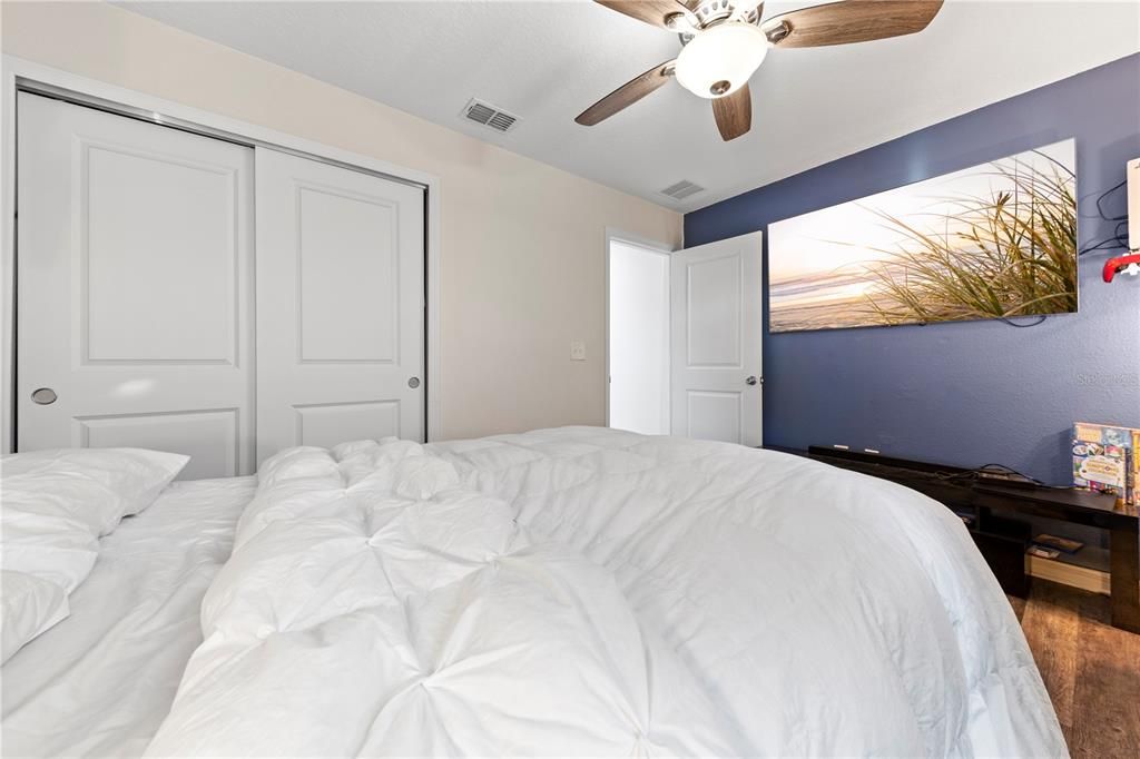 待售: $399,900 (4 贝兹, 2 浴室, 1989 平方英尺)