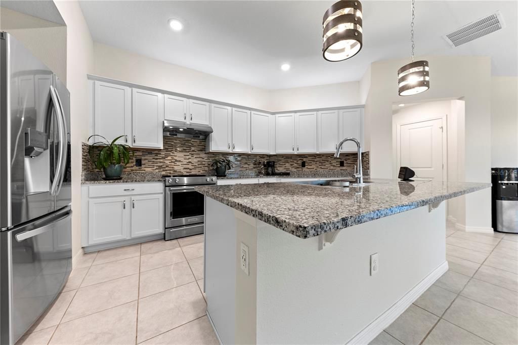 待售: $399,900 (4 贝兹, 2 浴室, 1989 平方英尺)