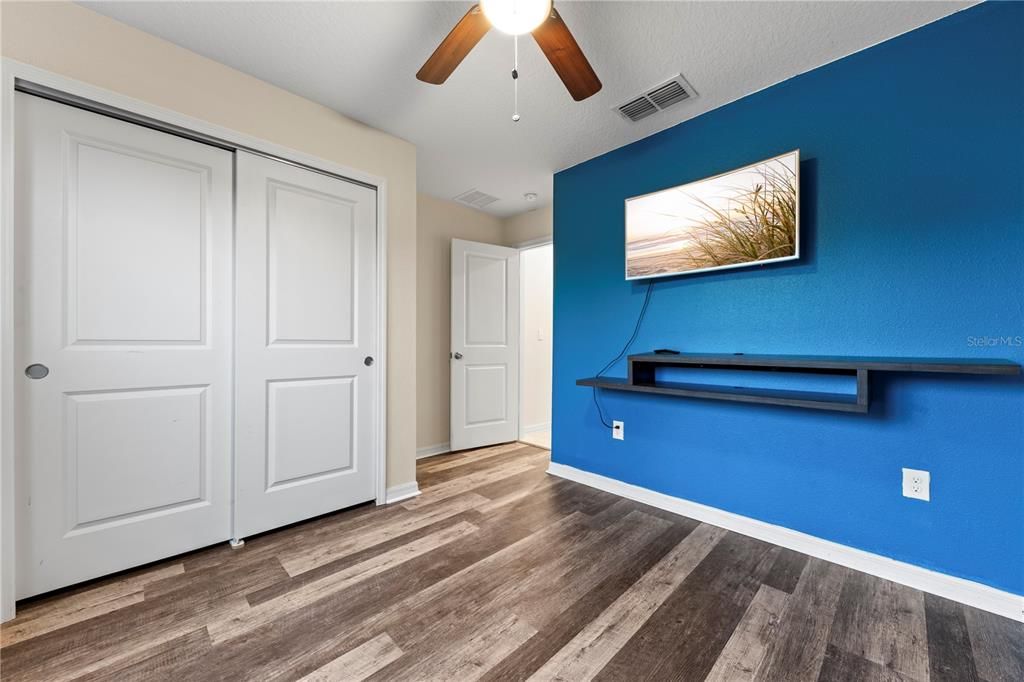 待售: $399,900 (4 贝兹, 2 浴室, 1989 平方英尺)