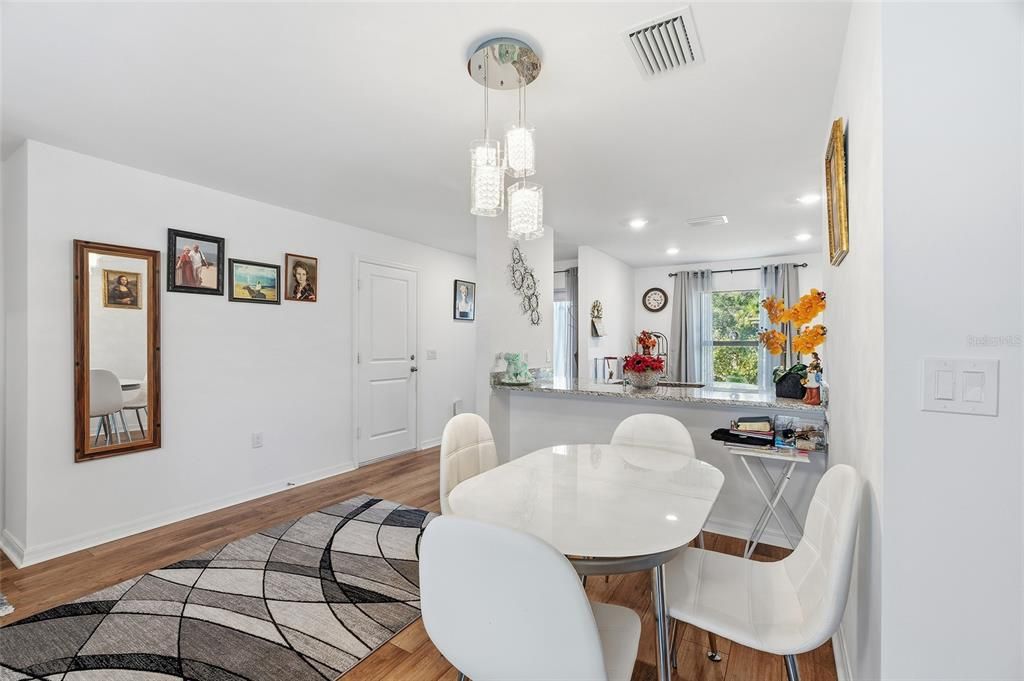 For Sale: $319,900 (3 beds, 2 baths, 1274 Square Feet)