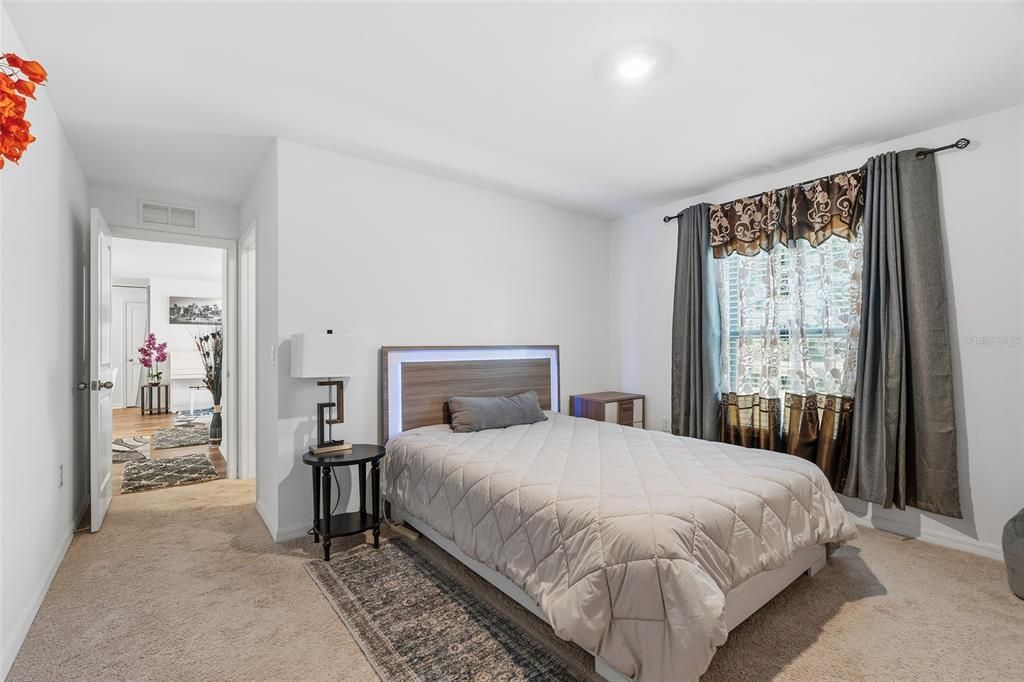 For Sale: $319,900 (3 beds, 2 baths, 1274 Square Feet)