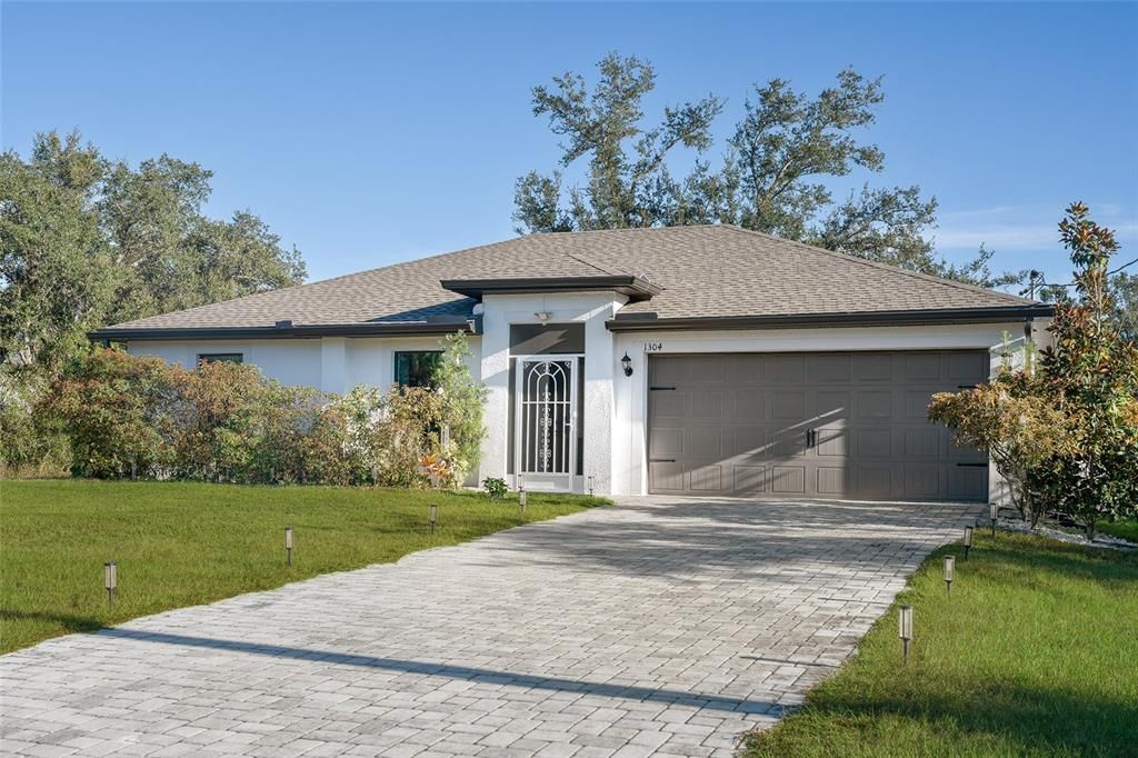 For Sale: $319,900 (3 beds, 2 baths, 1274 Square Feet)