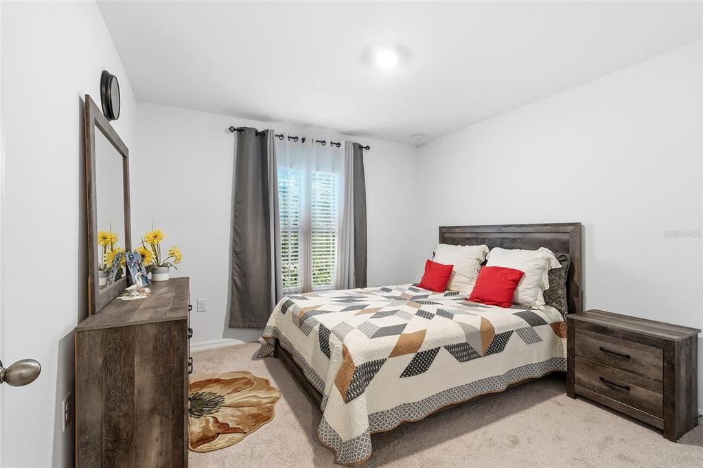 For Sale: $319,900 (3 beds, 2 baths, 1274 Square Feet)