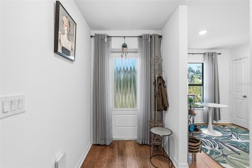 For Sale: $319,900 (3 beds, 2 baths, 1274 Square Feet)