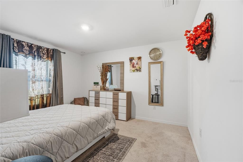 For Sale: $319,900 (3 beds, 2 baths, 1274 Square Feet)