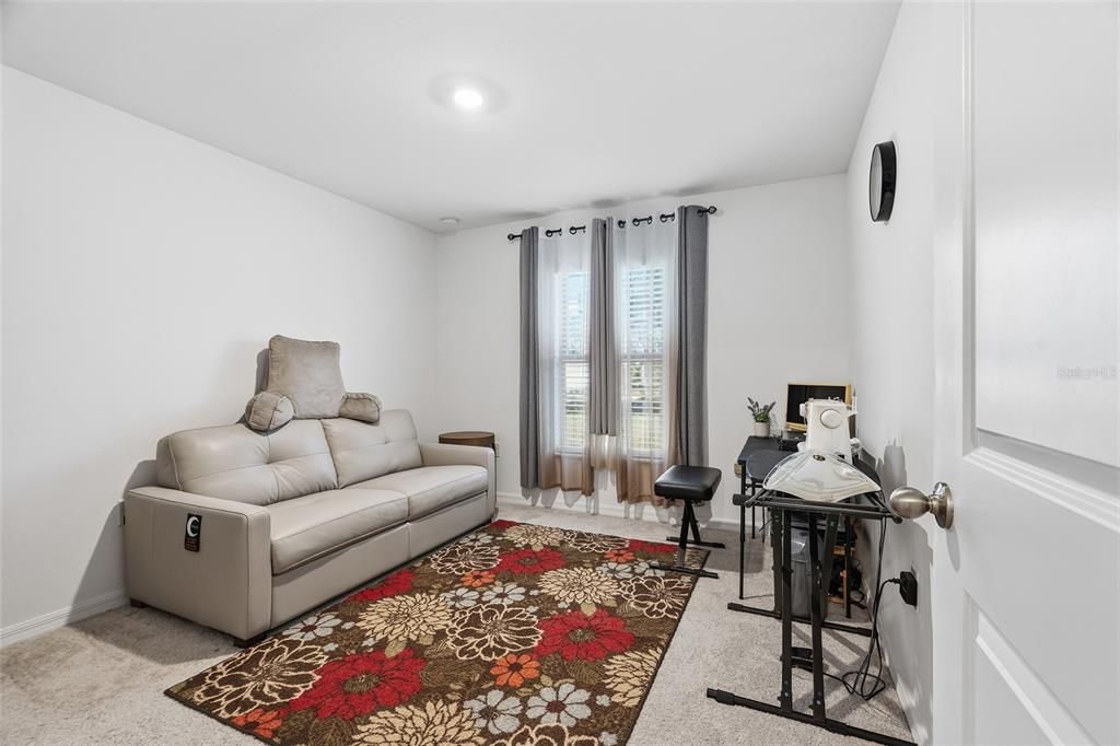 For Sale: $319,900 (3 beds, 2 baths, 1274 Square Feet)