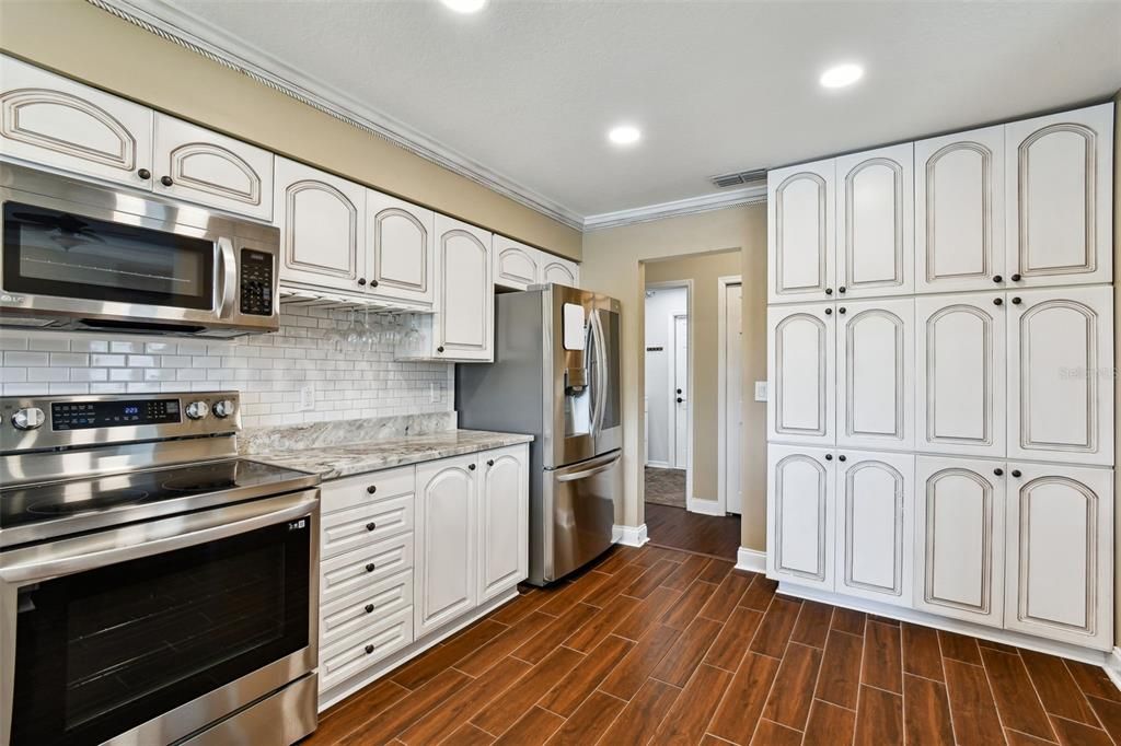 For Rent: $2,900 (3 beds, 2 baths, 1884 Square Feet)