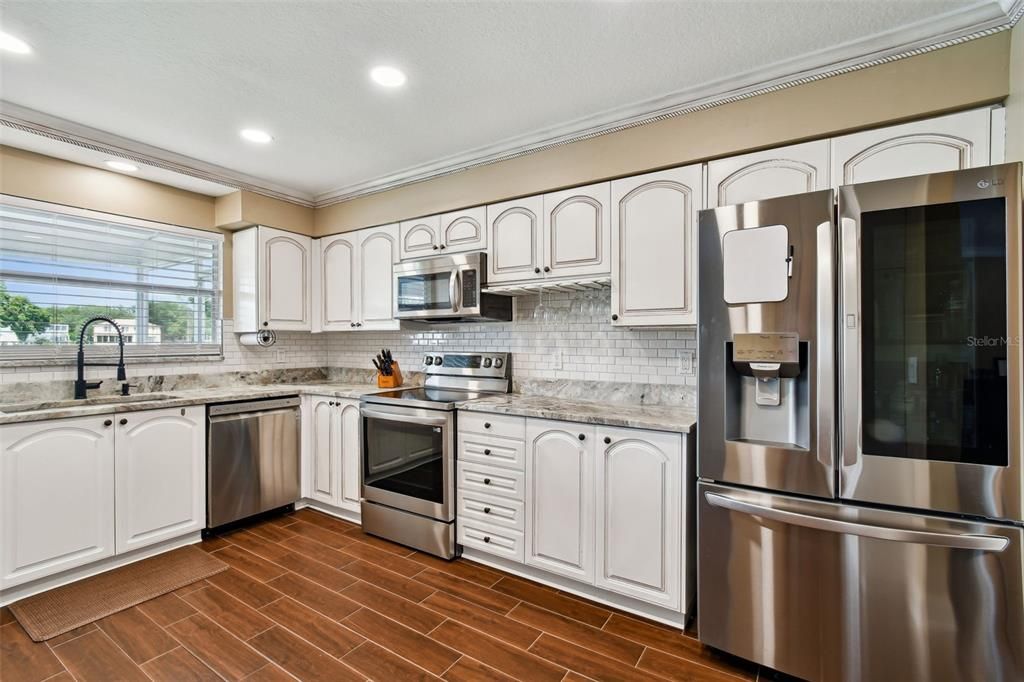 For Rent: $2,900 (3 beds, 2 baths, 1884 Square Feet)