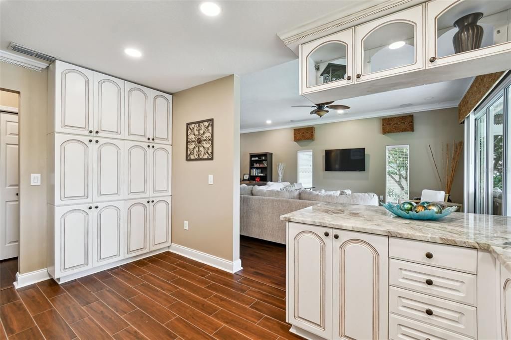 For Rent: $2,900 (3 beds, 2 baths, 1884 Square Feet)