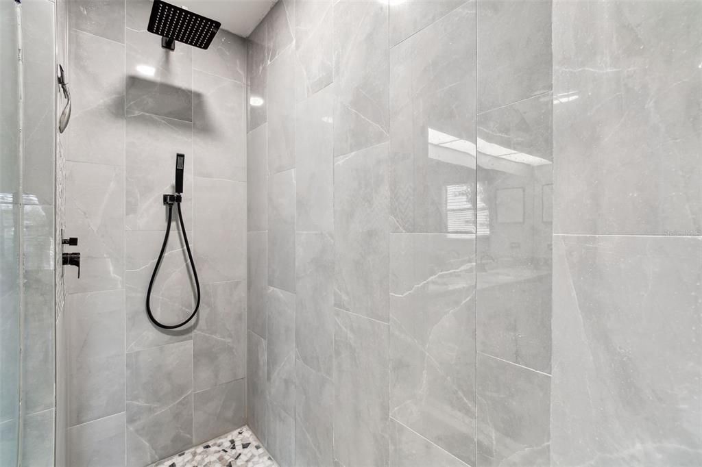 For Rent: $2,900 (3 beds, 2 baths, 1884 Square Feet)