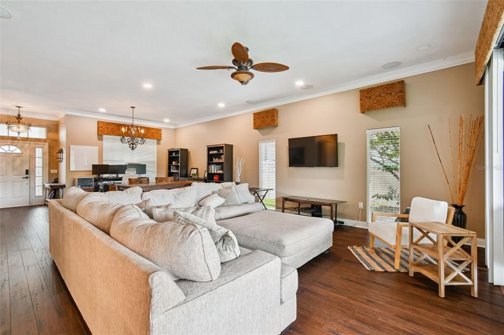 For Rent: $2,900 (3 beds, 2 baths, 1884 Square Feet)