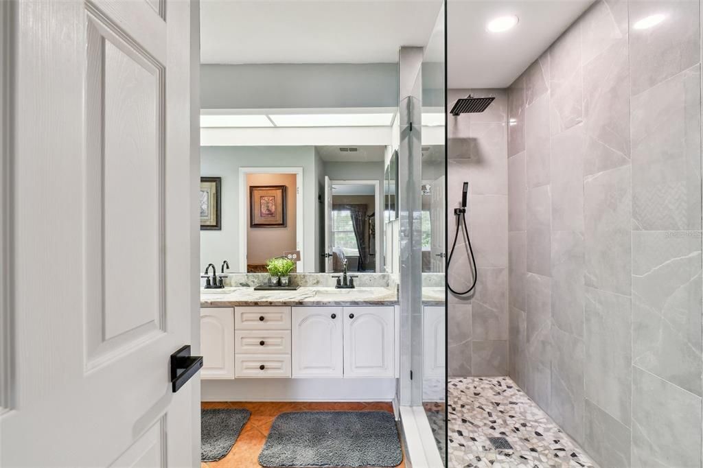 For Rent: $2,900 (3 beds, 2 baths, 1884 Square Feet)