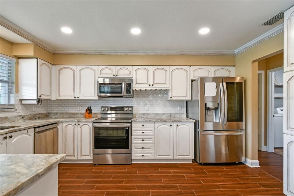 For Rent: $2,900 (3 beds, 2 baths, 1884 Square Feet)